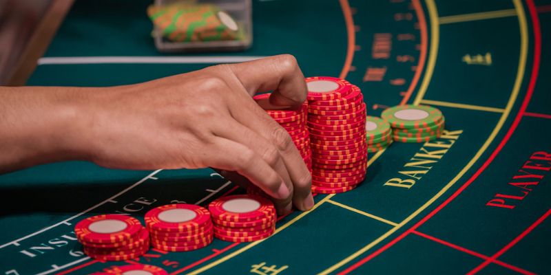 Baccarat là gì và vì sao được nhiều người yêu thích?